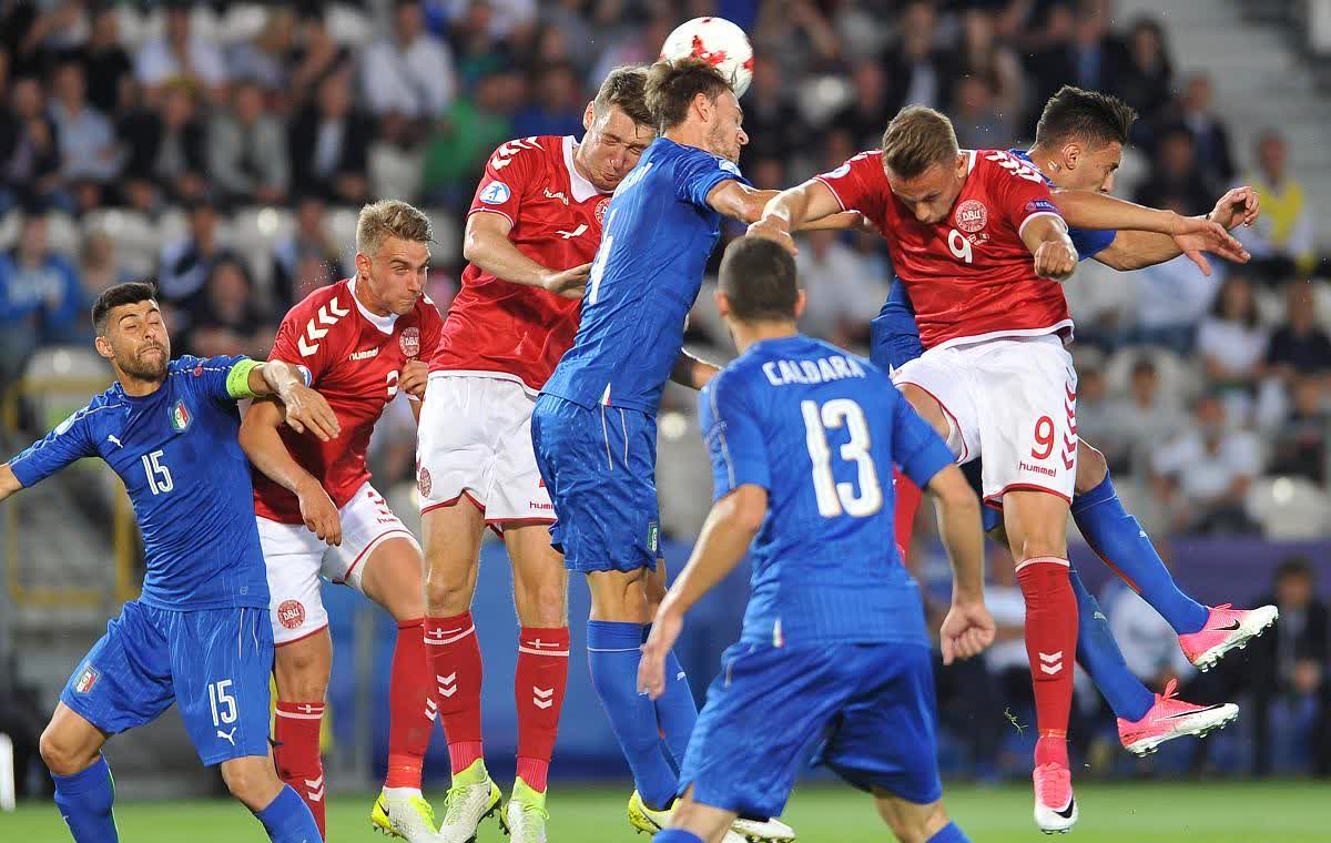 足球比赛硝烟弥漫，球队实力逐渐暴露的简单介绍